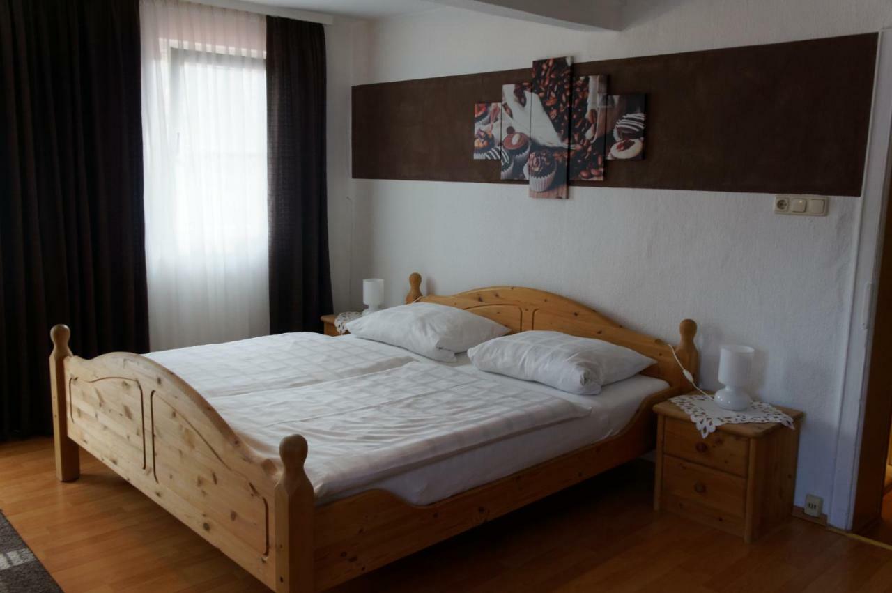 Pension Burger B&B Weibersbrunn Exteriör bild